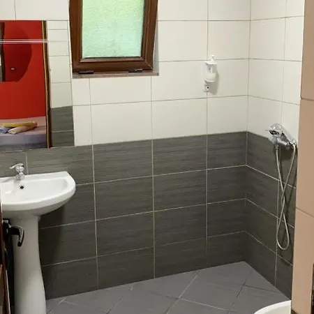 Kompleksi Laurels Hotel Fier